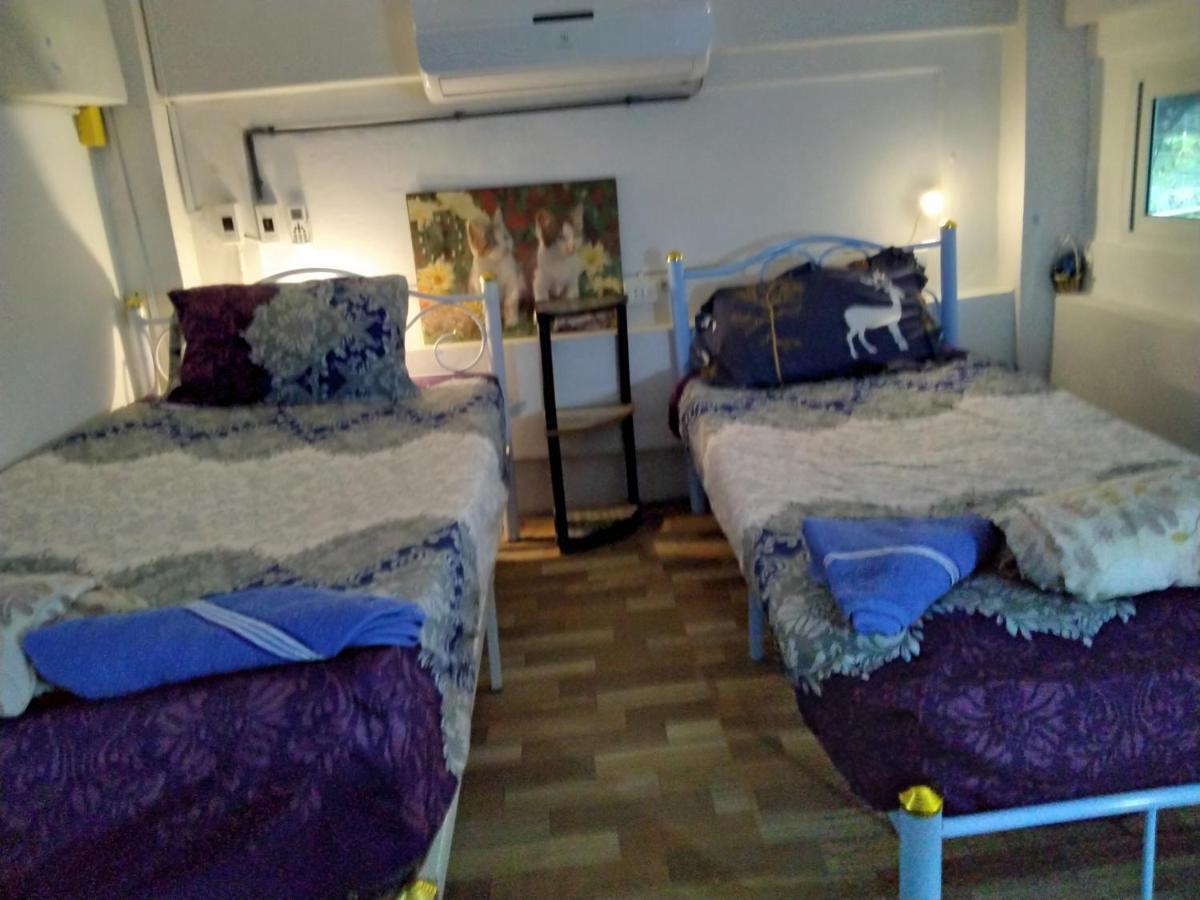 Danee Hostel Бангкок Экстерьер фото